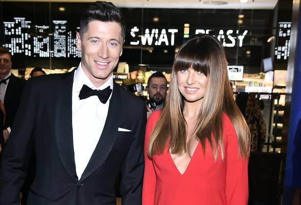 Lewandowscy w miłosnym uścisku dzielą się szczęściem. "Lewy" zaskoczył wyznaniem [ZDJĘCIA]
