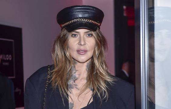 Maja Sablewska pokazała piersi na balkonie. Komentujący: "Czy to jest odwaga? Dla mnie nie"