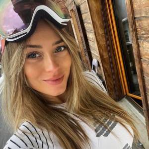 Marcelina Zawadzka pokazuje brzuch na mrozie. "Proszę uważać na nerki, bo całe na wierzchu"