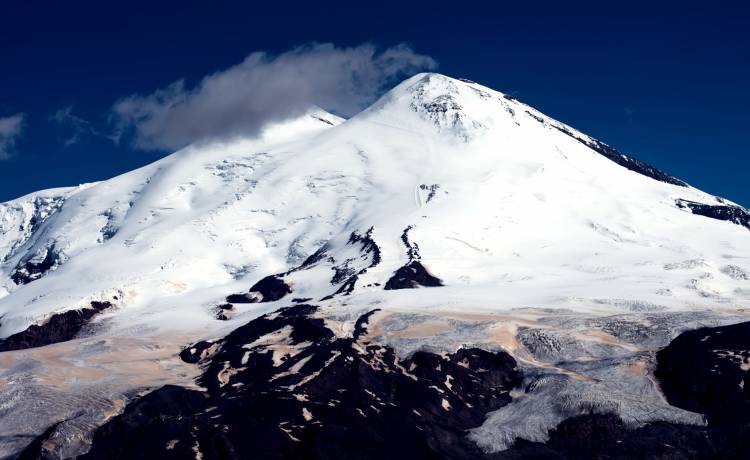 Bez nóg wspiął się na Elbrus! Niezwykły wyczyn Rustama Nabieva. Martyna Wojciechowska uważa go za bohatera