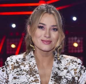 Marcelina Zawadzka figluje w rozpustnym dekolcie. Fani oniemieli: "J.Lo to Ty?" [FOTO]