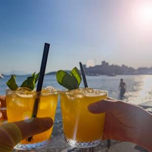 Oto 5 mocktaili na upalne dni. Drinki bez alkoholu, które cię zachwycą 