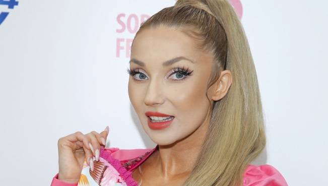 Cleo niczym anioł rozpala zmysły internautów. „Angel”