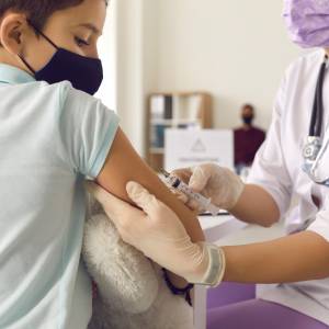 Już rozpoczęto! Szczepienia przeciw Covid-19 dzieci w wieku 5-11 lat. W ten sposób walczą z pandemią władze Izraela 