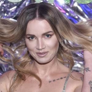 Maffashion i peruka? Blogerka zaszalała z fryzurą! Bardzo krótkie włosy w kolorze zieleni przyciągają wzrok [ZDJĘCIA]