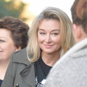 Martyna Wojciechowska w czarnych włosach. Internauci: "Genialnie". Ale co z blondem?