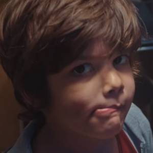 Syn Alżbety Lenskiej i Rafała Cieszyńskiego odziedziczył aktorski talent? Wystąpił w teledysku!                                           