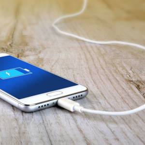 Uniwersalna ładowarka? Które wejście będzie tym standardowym? 