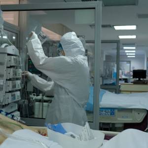 Alarmujące statystyki z Ministerstwa Zdrowia. Coraz więcej zgonów, a Omikron w natarciu… 