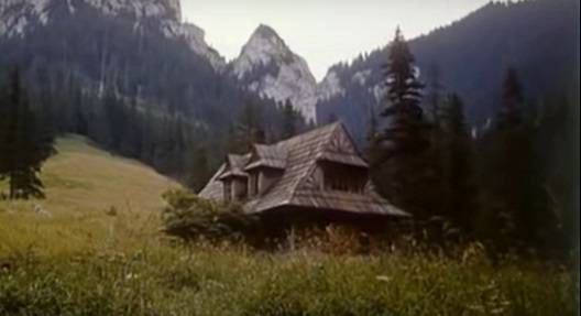 To tatrzańskie schronisko wyleciało w powietrze 35 lat temu. Moment eksplozji wykorzystano w filmie "Trójkąt Bermudzki" [WIDEO]