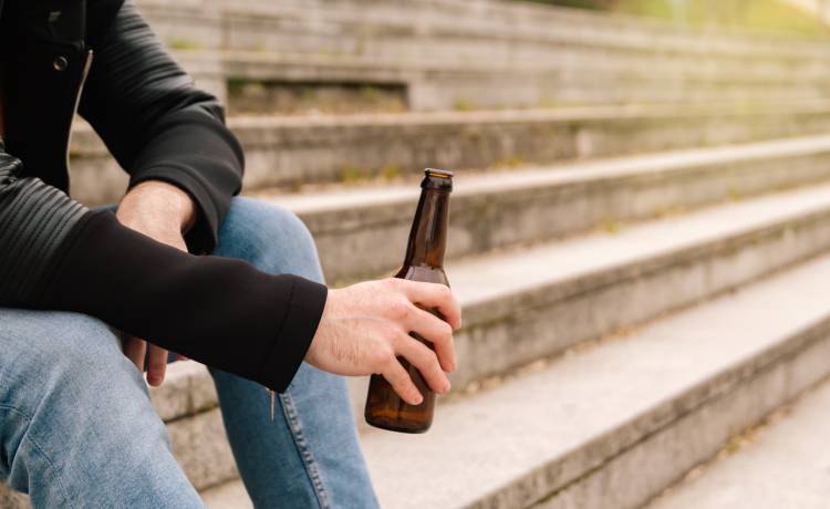 Nieprzytomny 15-latek trafił do szpitala. Miał aż 3 promile alkoholu w organizmie