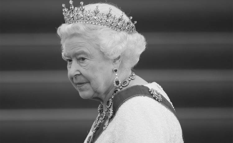 Elżbieta II nie żyje. Tak wyglądała na ostatnich zdjęciach, które jej zrobiono [FOTO]