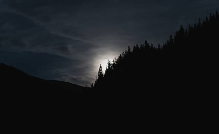 Kilkudziesięciu turystów zapomniało, że w górach po zmroku jest ciemno. TPN ma cenną wskazówkę dla turystów!