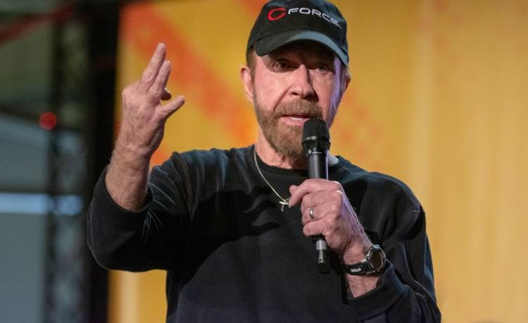 Chuck Norris pozdrowił Jurka Owsiaka i WOŚP. To nagranie to hit! [WIDEO]            