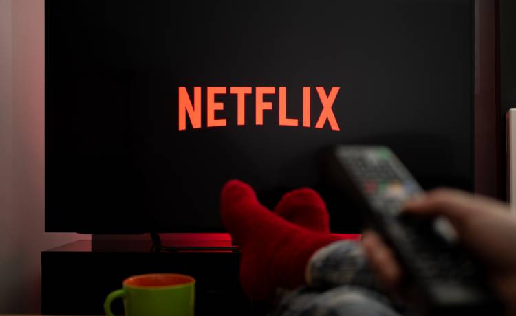 Co ciekawego można obejrzeć na Netflixie? Propozycje na wieczór pełny emocji