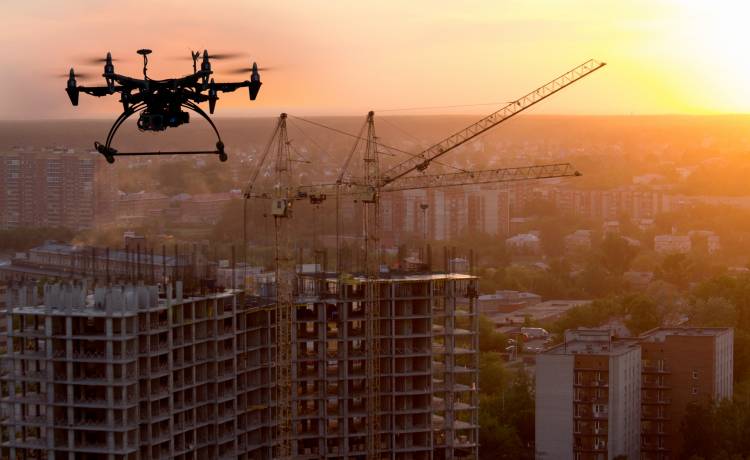 Drony wyręczą kurierów. Polska spółka ma w planach "'dronostrady"