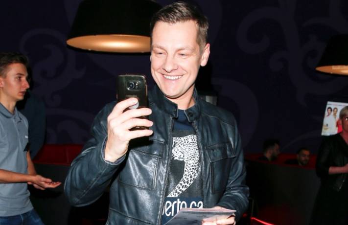 Marcin Mroczek z żoną na TikToku. Serialowy Zduński szaleje do przeboju Michaela Jacksona [WIDEO]