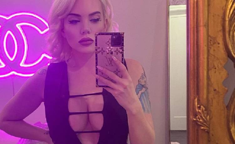 Odważnie pozowała do zdjęć. Nie wiedziała, że właśnie zaraziła się "bakterią zjadającą mięso". Straciła nogę [FOTO]