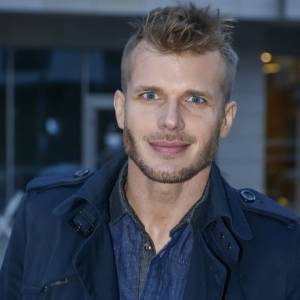 Tomasz Ciachorowski pręży muskuły, nie mając na sobie prawie nic! Gorąco w komentarzach [ZDJĘCIE]                  