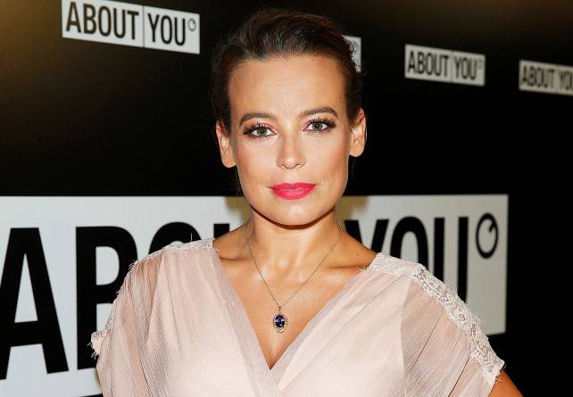 Anna Mucha umalowana i wystylizowana przez dziewięcioletnią córkę. "Myślałam, że to Meghan Markle"