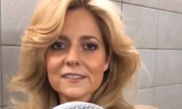 Przypadkowo zaczepiona kobieta śpiewa "Shallow". Nagranie to hit internetu! [WIDEO]