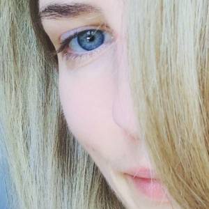 Twarz aktorki "Pierwszej miłości" oszpecona przez psa. Pokazała blizny                                