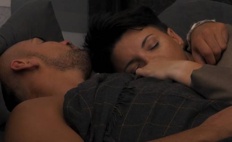 "Big Brother". Igor w łóżku z Izą. Nie płakał po odejściu Magdy Zając