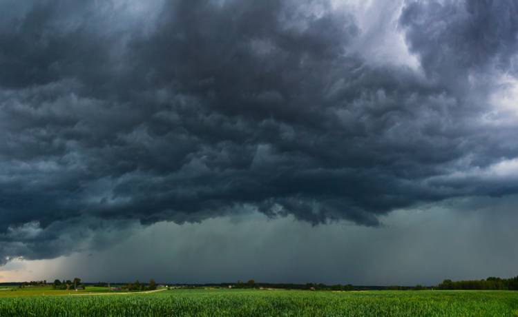 Wydano ostrzeżenia. Uwaga na przymrozki! We wtorek możliwe burze [POGODA]