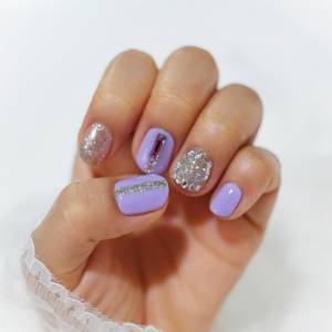 Sylwester 2020. Inspiracje na zachwycający manicure!