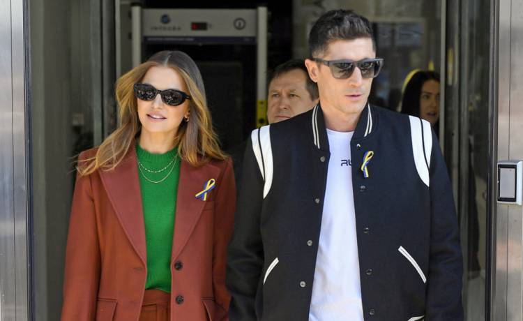 Anna Lewandowska pokazała twarz młodszej córki! Rozczulający widok [FOTO]