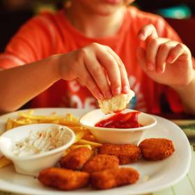 Kardiolog mówi, czego nie dawać do jedzenia dziecku. „Nawyki żywieniowe ukształtowane w dzieciństwie”