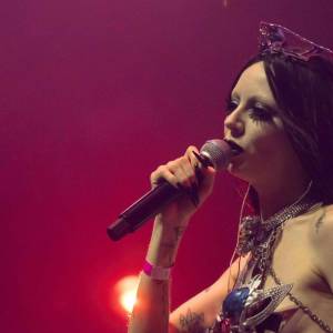 Sandra Kubicka sprzeciwia się Irlandii na Eurowizji. Bambie Thug nazwała szatanem. "To jest straszne, że nasze dzieci na to patrzą"