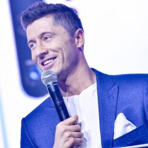 Co łączy Roberta Lewandowskiego i Toma Hollanda? Piłkarz nie dostał Złotej Piłki, ale zyskał coś „znaczne ważniejszego” [ZDJĘCIA]