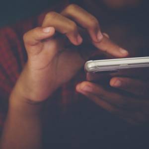 Uwaga na fałszywe wiadomości SMS! Kolejna metoda ataku hakerów                   