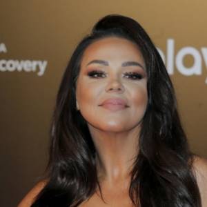 Sylwia Bomba odsłania wdzięki w świetle zachodzącego słońca. Ta stylizacja sporo odsłania! [FOTO]