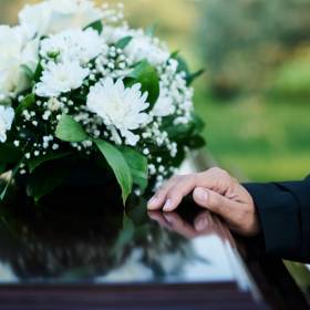 Szybsza wypłata i prostsze formalności po śmierci bliskiego. Rząd wprowadza zmiany