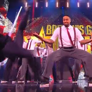 Prowadzący "Mam talent" zaliczył bolesny upadek w czasie trwania programu [WIDEO]