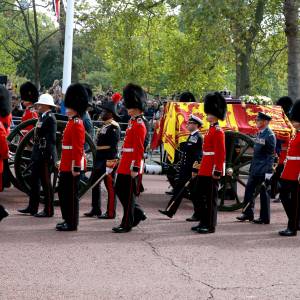 Trumna Elżbiety II. Możliwe, że w środku nie ma ciała. Dlaczego?