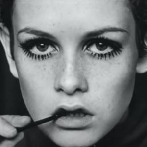 Twiggy była ikoną modelingu. Jak wygląda obecnie słynna modelka? 71-latka pojawiła się na okładce Vogue'a!