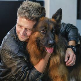 „Komisarz Alex”. Widzowie reagują na zmianę opiekuna Alexa. Lawina komentarzy