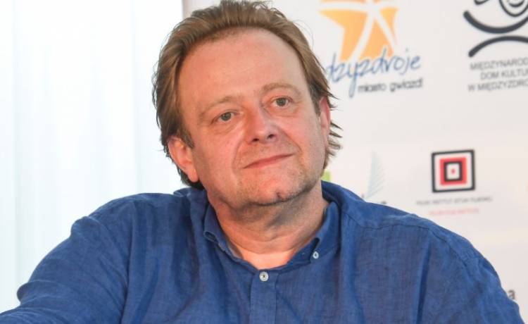 Olaf Lubaszenko już tak nie wygląda! Aktor zaskoczył fanów nową fryzurą. "Podobny do Bruce'a Willisa"