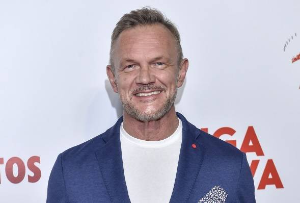 Cezary Pazura w obiektywie żony. "Wygląda jak zdjęcie z Tindera" - żartują internauci [FOTO]