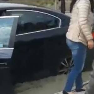 "Co nam pani zrobiła, szanowna pani"? Kobieta wjechała na świeżo wylany beton [WIDEO]