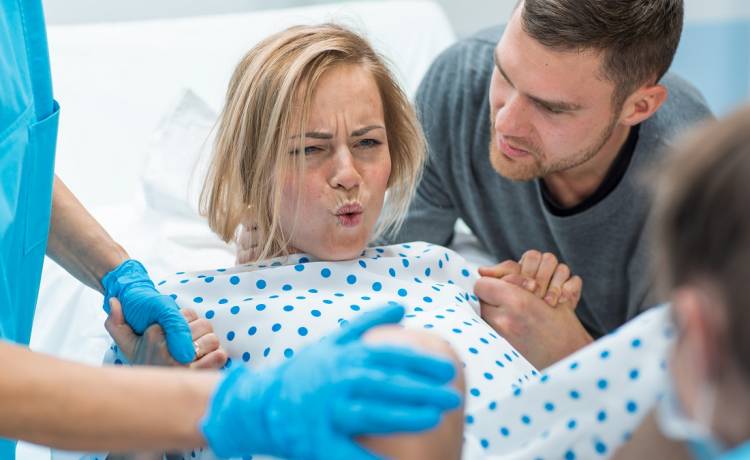 W chwili porodu chciała idealnie wyglądać. Zaskakujące, co zrobiła [WIDEO]