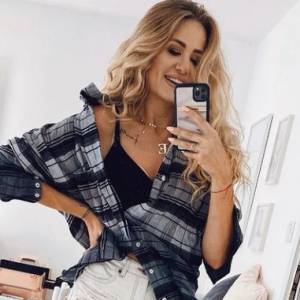 "Gogglebox". Ewa Mrozowska kusi w jacuzzi na urlopie. "Petarda" [FOTO]