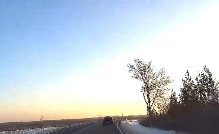 Takie zdarzenia uczą pokory? Wyprzedzała i chwilę później była w rowie [WIDEO]