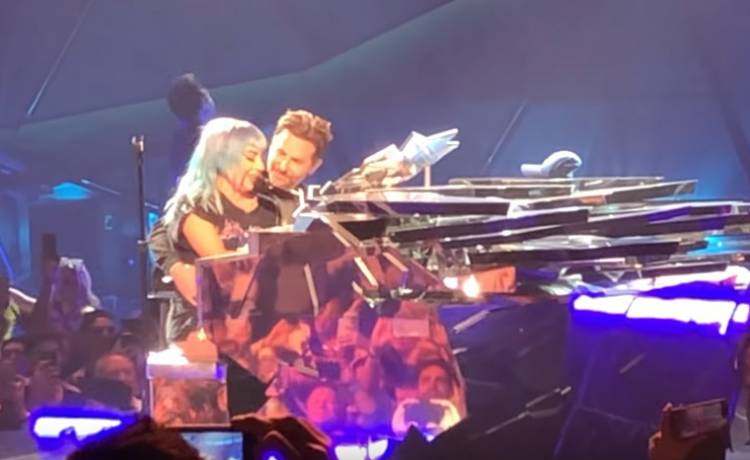 Lady Gaga i Bradley Cooper "Shallow". Pierwsze wykonanie tego przeboju "na żywo"! [WIDEO]