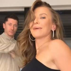 Lewandowski zakłócił żonie nagranie. Tak zareagował na jej zmysłowy taniec przed kamerą [WIDEO]