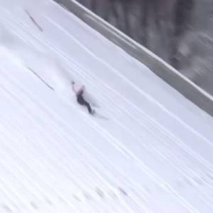 PŚ w Oberstdorfie: Groźnie wyglądający upadek skoczka! [WIDEO]                                             