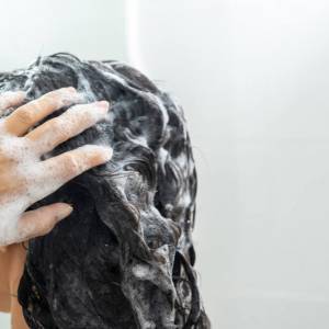 Tylko 5 prostych kroków! Japoński sposób mycia włosów, który musisz wypróbować